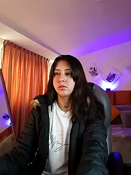 Catti Brie online show from 11-29-25, 12:27