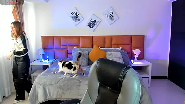 Catti Brie online show from 11-10-25, 11:48