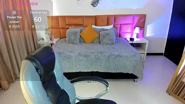 Catti Brie online show from 10-22-25, 11:53