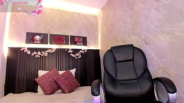 dark  nymph online show from 10-13-25, 10:39