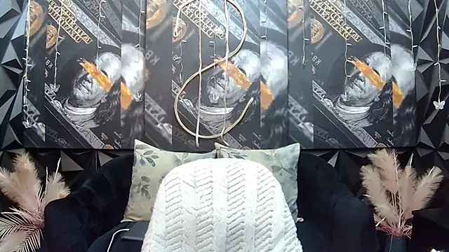 Lilmisbaddyxxx online show from 10-18-25, 08:22