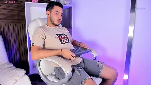 Axel grey  online show from 11-12-25, 12:20