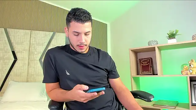 Axel grey  online show from 03-25-26, 12:37