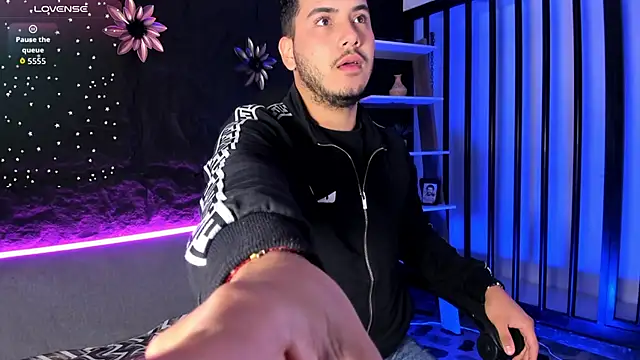 Axel grey  online show from 12-20-25, 12:30