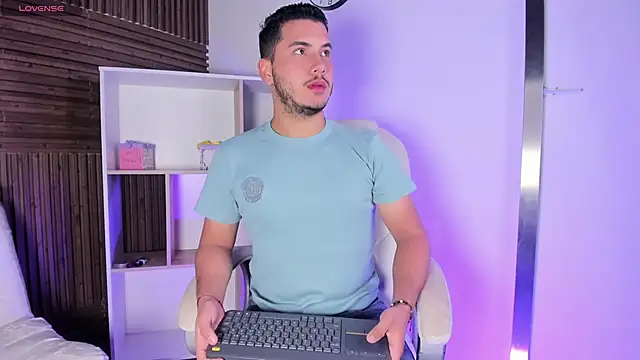 Axel grey  online show from 11-08-25, 12:20