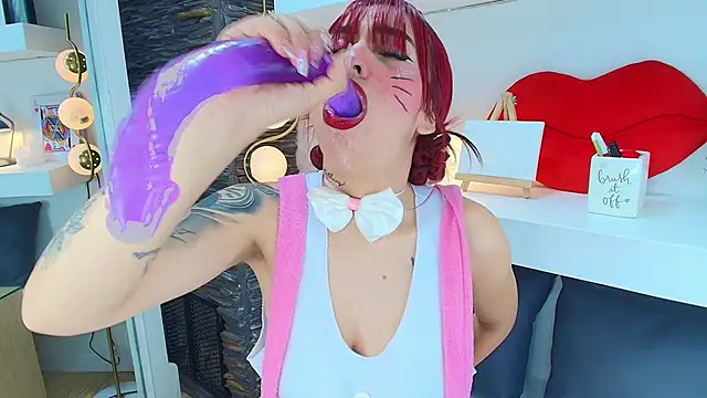 Snapshot of miss___abigail chatting on 10-18-25, 06:10 miss abigail online show from 10-18-25, 06:10