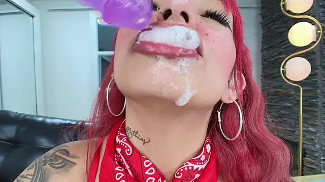 Snapshot of miss___abigail chatting on 12-16-25, 02:05 miss abigail online show from 12-16-25, 02:05