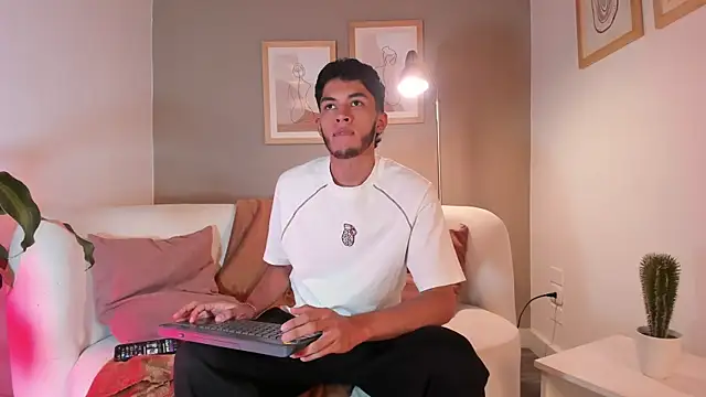 Tylerffoxx online show from 05-08-26, 09:29