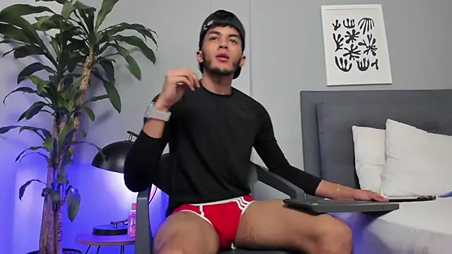 Tylerffoxx online show from 05-14-26, 07:33