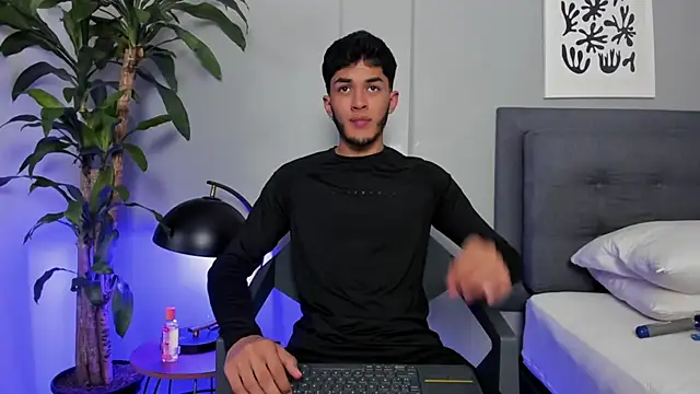Tylerffoxx online show from 05-04-26, 08:44