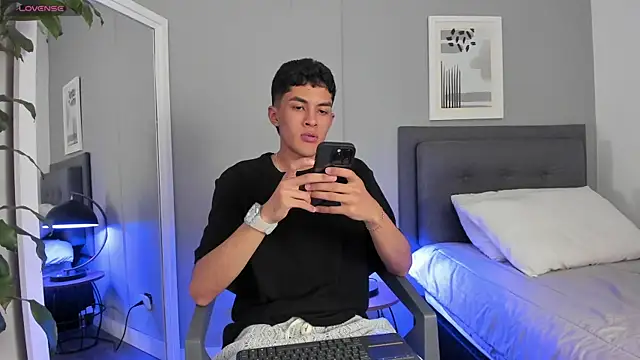 Tylerffoxx online show from 10-06-25, 10:43