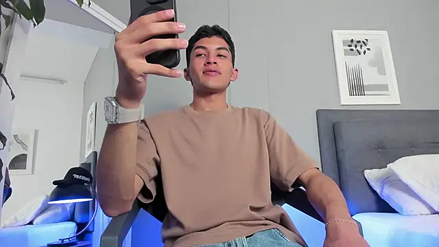 Tylerffoxx online show from 10-14-25, 08:09