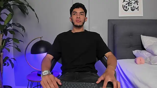 Tylerffoxx online show from 05-31-26, 08:42