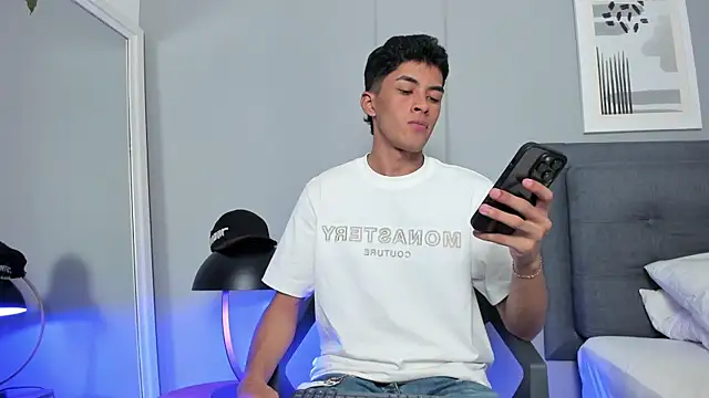 Tylerffoxx online show from 11-21-25, 09:03