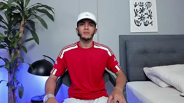 Tylerffoxx online show from 05-13-26, 09:33