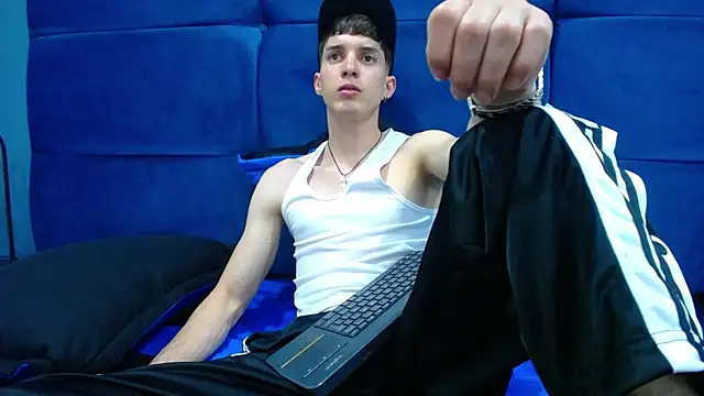 Jheampiiero online show from 09-29-25, 02:44