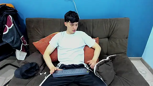 Jheampiiero online show from 12-22-25, 01:44