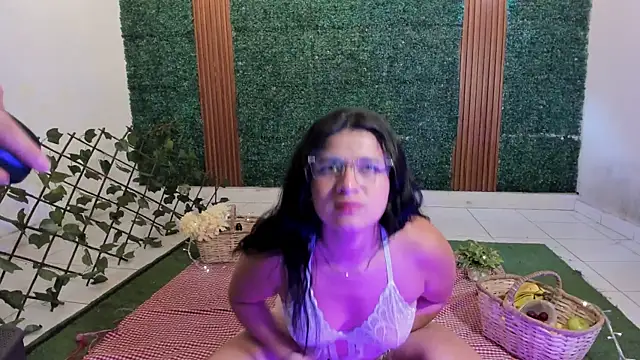 Snapshot of lanarios chatting on 10-08-25, 06:04 lanarios online show from 10-08-25, 06:04