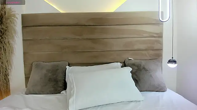 CarolineLee  online show from 10-01-25, 10:46