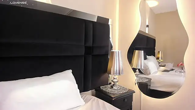 CarolineLee  online show from 07-03-26, 10:49
