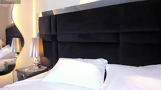 CarolineLee  online show from 04-23-26, 10:44