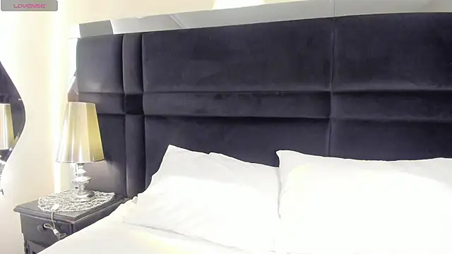 CarolineLee  online show from 05-08-26, 10:35