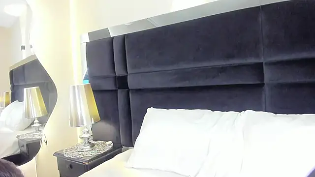 CarolineLee  online show from 06-18-26, 10:37