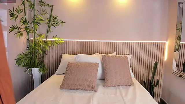 CarolineLee  online show from 11-11-25, 10:58