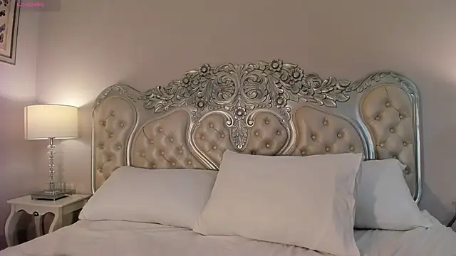 CarolineLee  online show from 01-12-26, 10:36