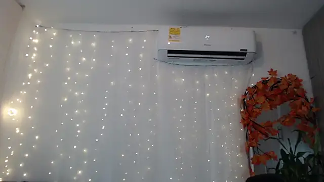 Snapshot of cristal_aixa12 chatting on 09-28-25, 07:21 cristal aixa12 online show from 09-28-25, 07:21