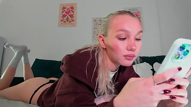 cuteleraay online show from 10-09-25, 08:31