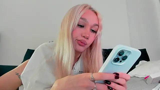 cuteleraay online show from 09-22-25, 08:37