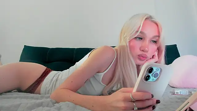 cuteleraay online show from 09-17-25, 08:33