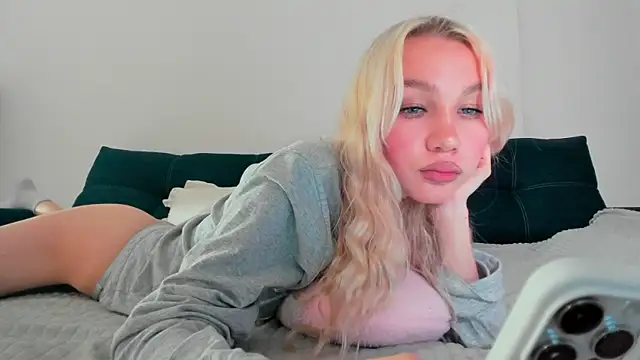 cuteleraay online show from 10-08-25, 08:53