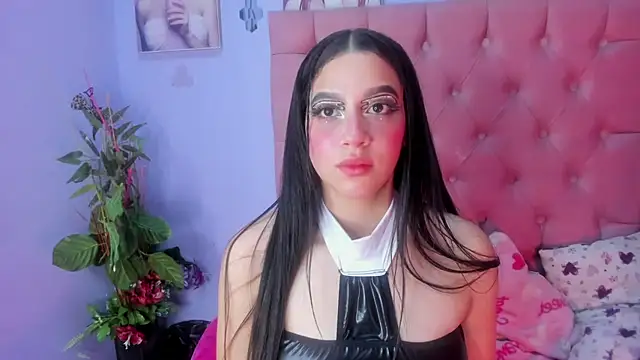 Megan Luxe online show from 10-31-25, 04:53