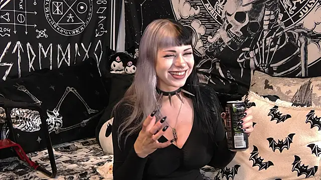 Paige Turner online show from 05-08-26, 01:09