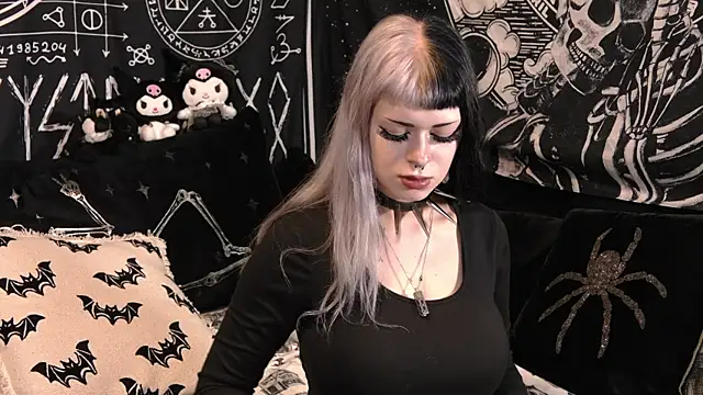 Paige Turner online show from 04-07-26, 01:18