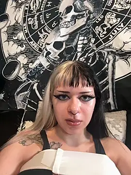 Snapshot of Paige_Turner chatting on 10-02-25, 12:14 Paige Turner online show from 10-02-25, 12:14