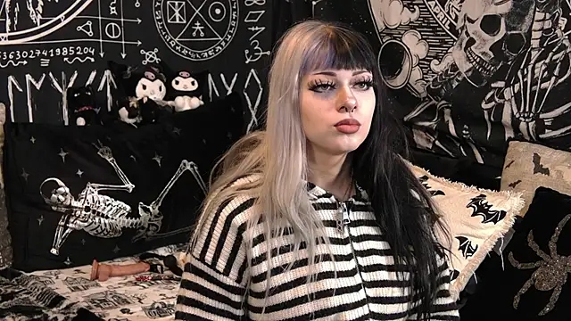 Paige Turner online show from 03-25-26, 12:22