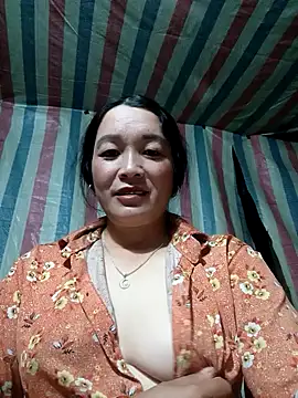 Snapshot of Bliss_rose chatting on 10-06-25, 12:28 Bliss rose online show from 10-06-25, 12:28