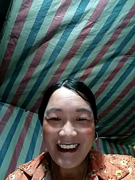 Snapshot of Bliss_rose chatting on 10-26-25, 02:01 Bliss rose online show from 10-26-25, 02:01