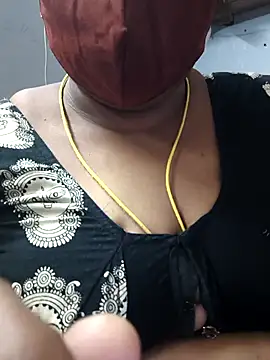 Snapshot of TAMIL_ELAKKIYA chatting on 03-01-26, 06:35 TAMIL ELAKKIYA online show from 03-01-26, 06:35