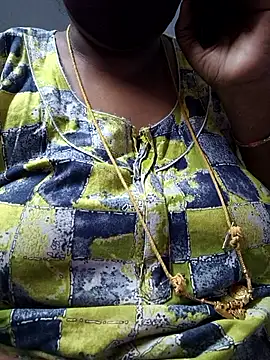 Snapshot of TAMIL_ELAKKIYA chatting on 02-17-26, 04:10 TAMIL ELAKKIYA online show from 02-17-26, 04:10