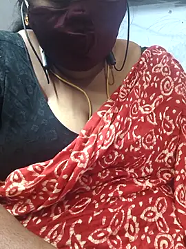 Snapshot of TAMIL_ELAKKIYA chatting on 02-19-26, 06:05 TAMIL ELAKKIYA online show from 02-19-26, 06:05