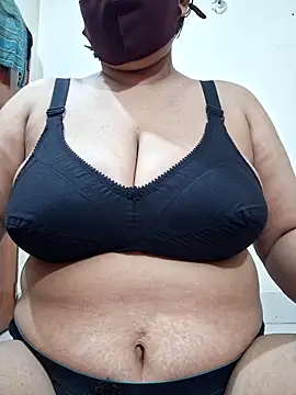 Hot-Rimi01 online show from 12-17-25, 06:46