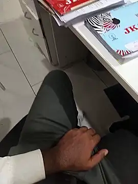 hotboy43339 online show from 09-10-25, 09:47