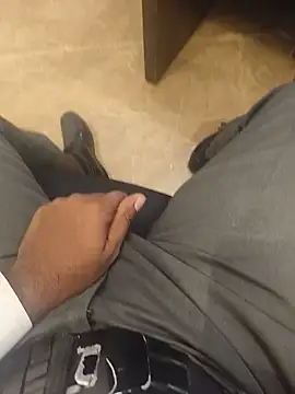 hotboy43339 online show from 06-12-26, 10:35