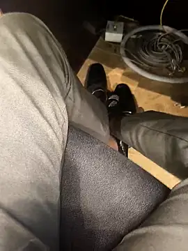 hotboy43339 online show from 10-27-25, 09:21