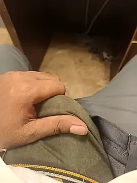 hotboy43339 online show from 11-19-25, 04:40