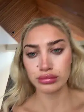 Snapshot of auriangel chatting on 11-29-25, 12:33 auriangel online show from 11-29-25, 12:33